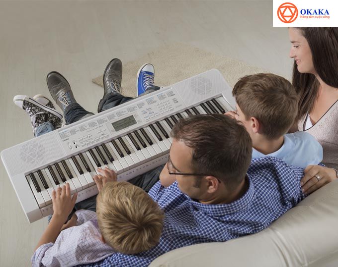 Đàn organ phím sáng Casio LK chính là một trong những giải pháp giúp các giáo viên không được đào tạo chuyên sâu về âm nhạc trút được phần nào nỗi lo đó.