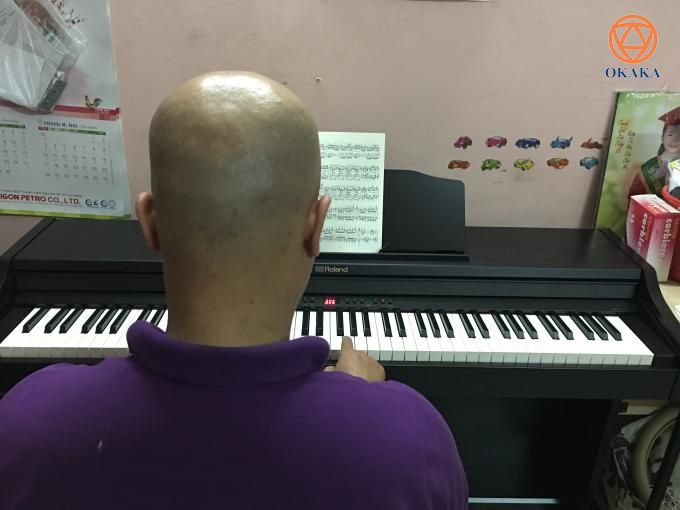 6 giờ tối hôm nay, OKAKA đã giao đàn piano điện Roland RP-501R cho anh Liêm ở Tân Bình. Vậy là thêm một khách hàng nữa tin yêu chọn model nhiều tính năng hấp dẫn trong tầm giá phải chăng này.
