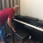 Hôm qua OKAKA đã đến Vinhomes Central Park quận Bình Thạnh giao đàn piano điện Yamaha YDP-163 cho chị Ngọc đặt mua online.