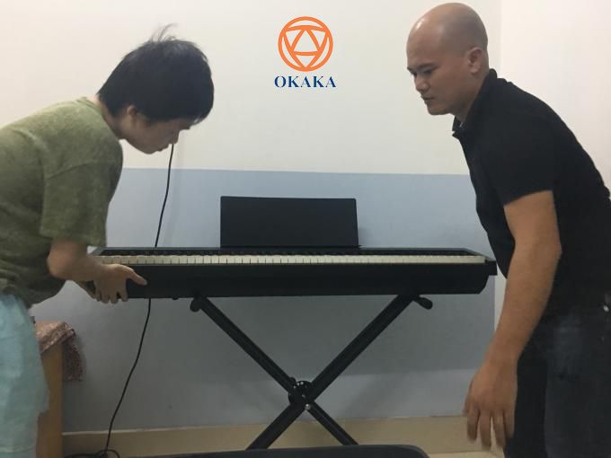 Sáng nay OKAKA nhận được cuộc gọi từ cô Hồng ở quận 5, TPHCM nhờ tư vấn 2 model đàn piano điện Roland FP-30 và Yamaha P-115. Và chiều tối nay OKAKA đã có chuyến giao đàn piano điện Roland FP-30 tận nhà cho cô.