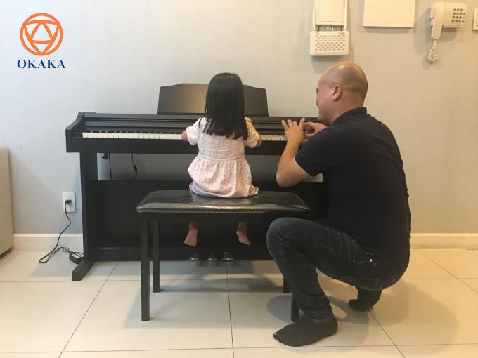 Chiều tối hôm qua, OKAKA đã đến giao đàn piano điện Roland RP-302 cho chị Hương ở khu chung cư Lexington Residence, phường An Phú, quận 2.