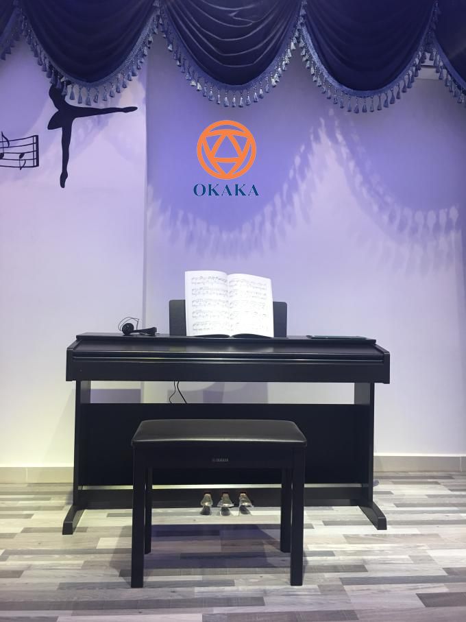Hôm qua, OKAKA đã đến Trường Năng khiếu Sài Gòn ở Sky Center, Tân Bình giao đàn piano điện Yamaha YDP-143 cho chị Trang để phục vụ việc dạy học năng khiếu cho các bé.