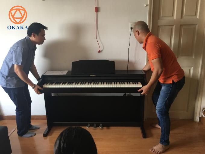 Trưa hôm nay, OKAKA đã đến chung cư Mỹ Phước, P.2, Q. Bình Thạnh giao đàn piano điện Roland RP-501R cho anh Hải.
