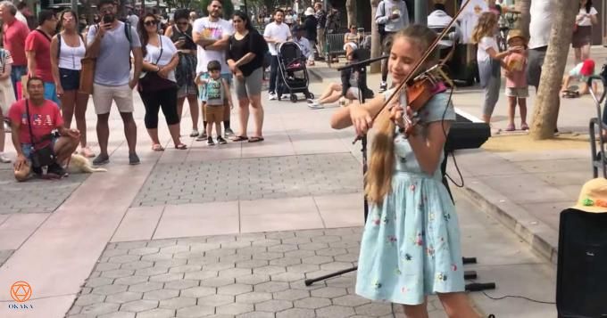 Không ai có thể phủ nhận tài năng phi thường của Karolina Protsenko – cô gái nhỏ đang gây bão trên toàn thế giới nhờ các video chơi violin trên đường phố.